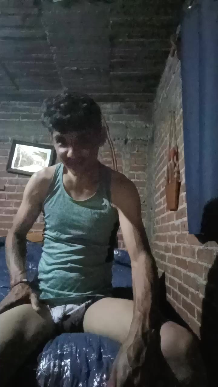 Rafael21038 Live Cam Screenshot – 2025-08-04 05:16:23