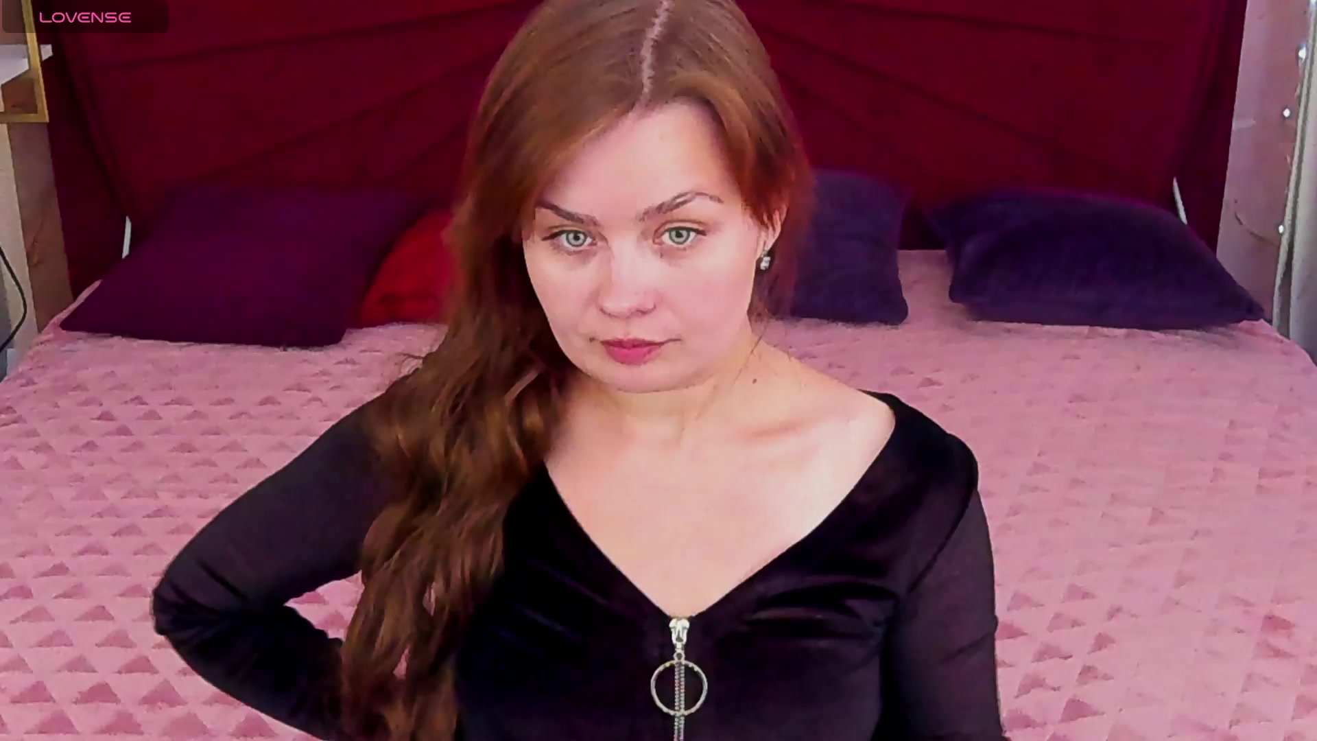 RedDolll Live Cam Screenshot – 2025-09-05 05:55:35