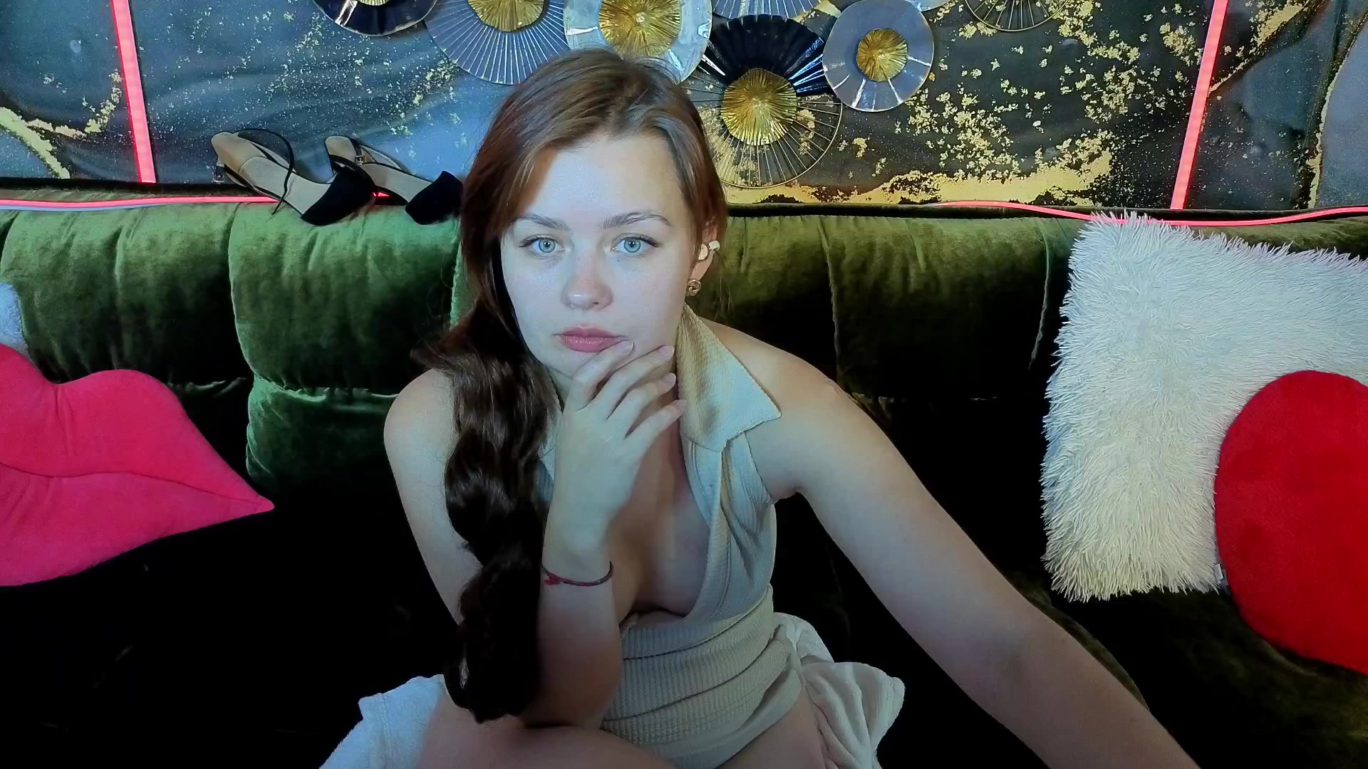 RedDolll Live Cam Screenshot – 2025-09-09 05:16:23