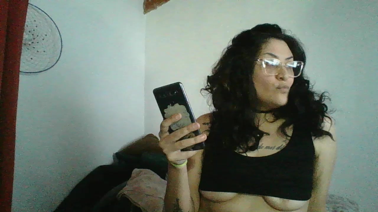 ReinadeMarte Live Cam Screenshot – 2025-09-06 02:48:42