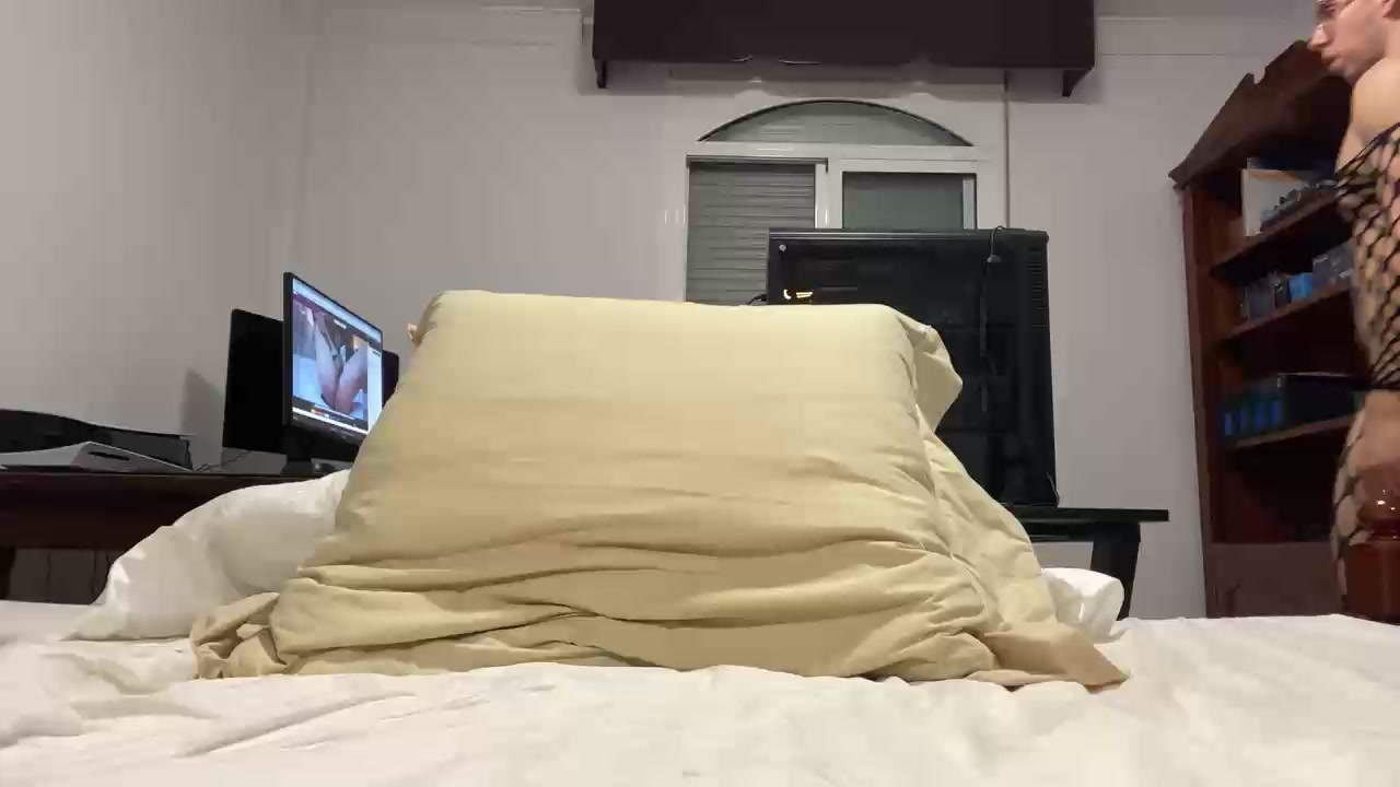 Rickcumming Live Cam Screenshot – 2025-08-12 19:48:17