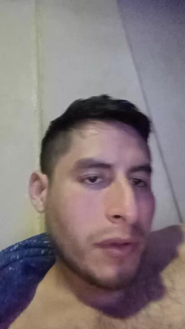 Roberto202402 Live Cam Screenshot – 2025-08-07 00:15:16
