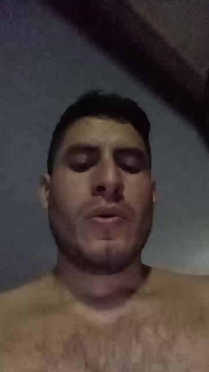 Roberto202402 Live Cam Screenshot – 2025-08-07 00:32:48