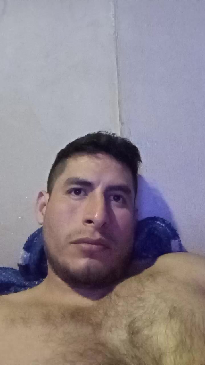 Roberto202402 Live Cam Screenshot – 2025-08-07 03:20:09