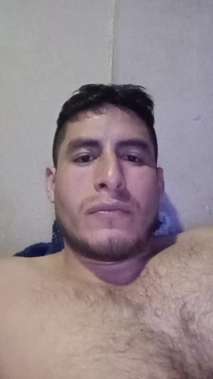 Roberto202402 Live Cam Screenshot – 2025-08-07 03:52:18