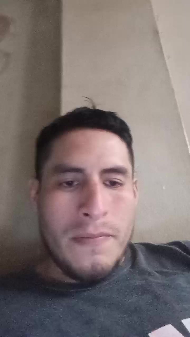 Roberto202402 Live Cam Screenshot – 2025-08-07 19:54:03
