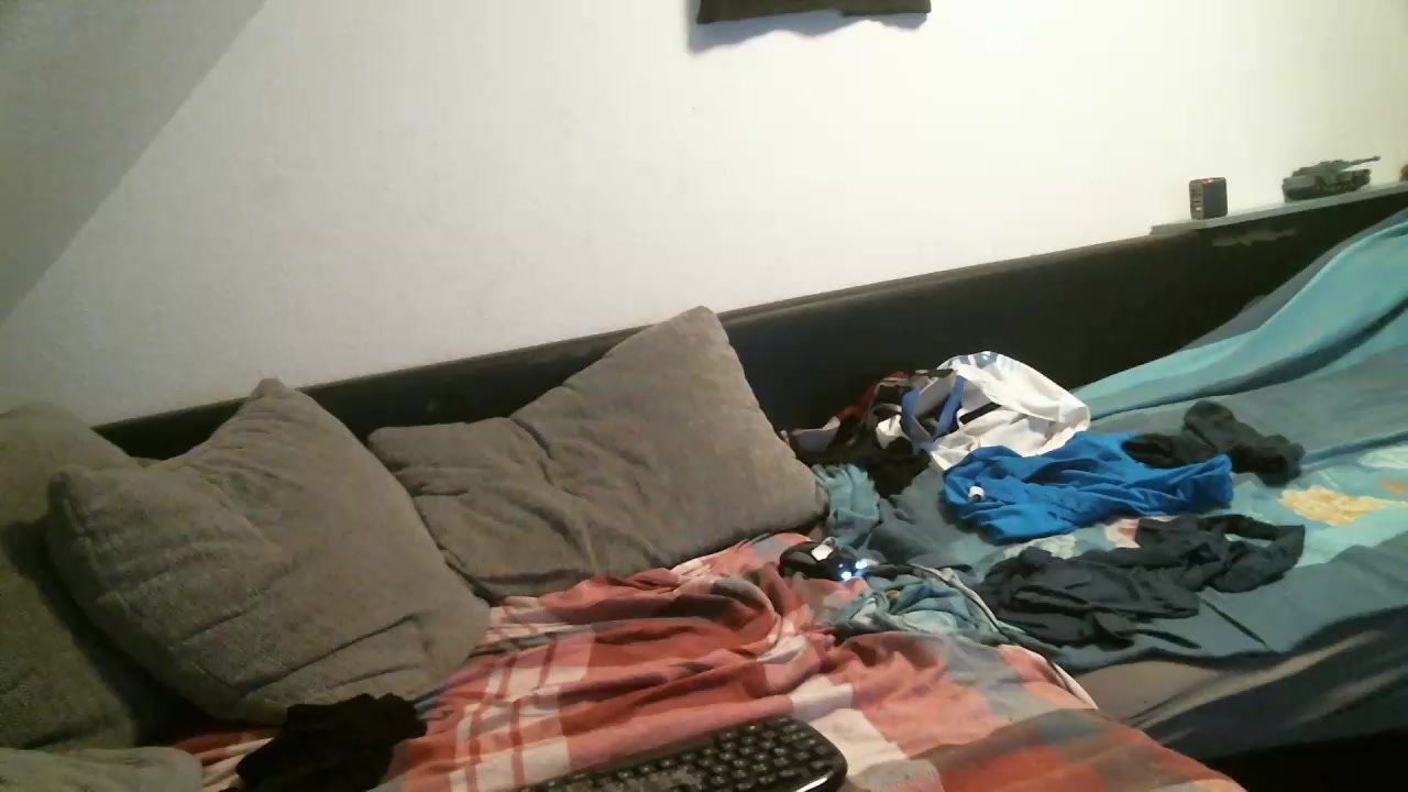 RonnyRonnsen36 Live Cam Screenshot – 2025-08-04 00:47:12