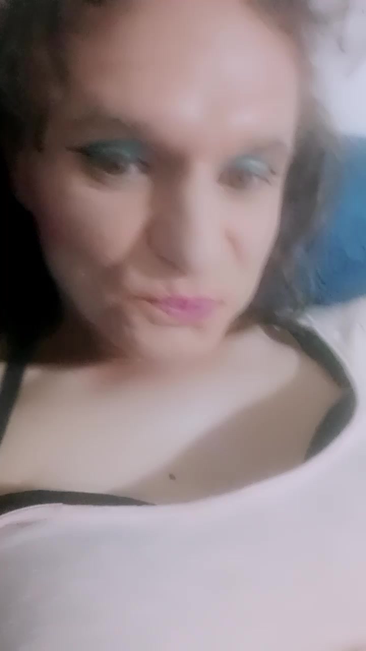 SabrinaTrv Live Cam Screenshot – 2025-08-04 18:34:17
