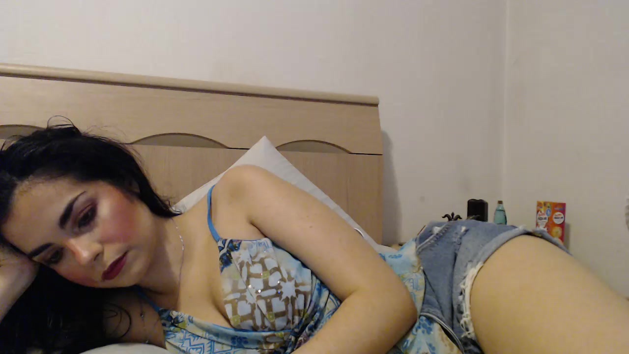 Saturnia_Yvonne Live Cam Screenshot – 2025-08-18 17:25:02