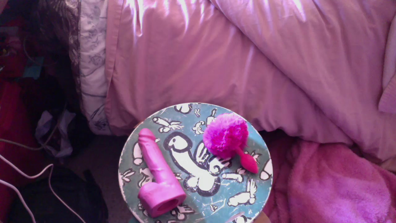 SensitivePink Live Cam Screenshot – 2025-08-14 19:04:38