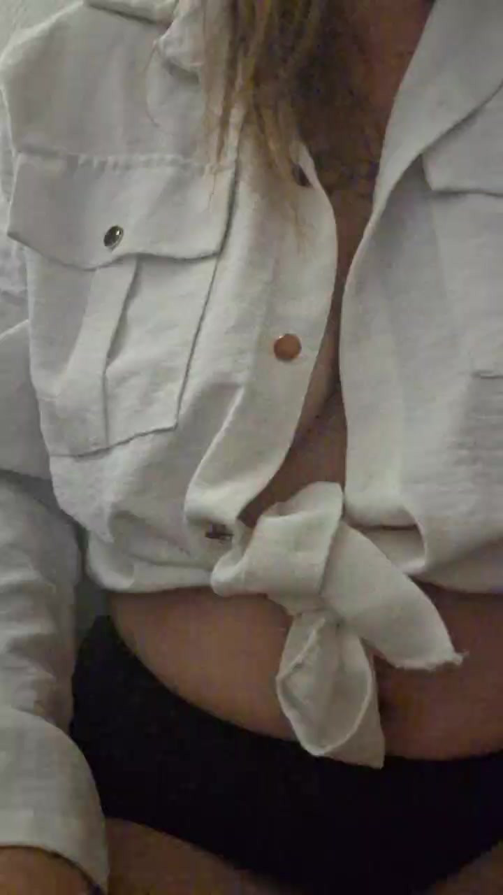 Sexybella9560 Live Cam Screenshot – 2025-08-04 23:56:24