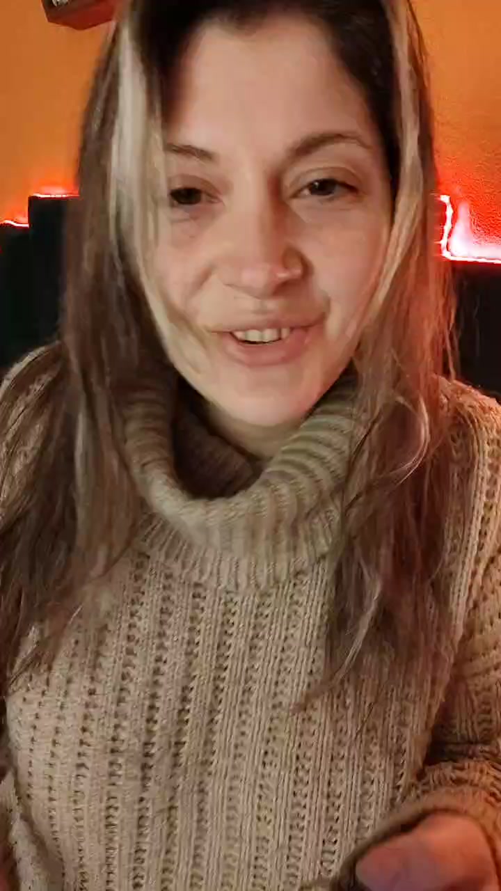 Shaktimartina Live Cam Screenshot – 2025-08-17 01:26:15