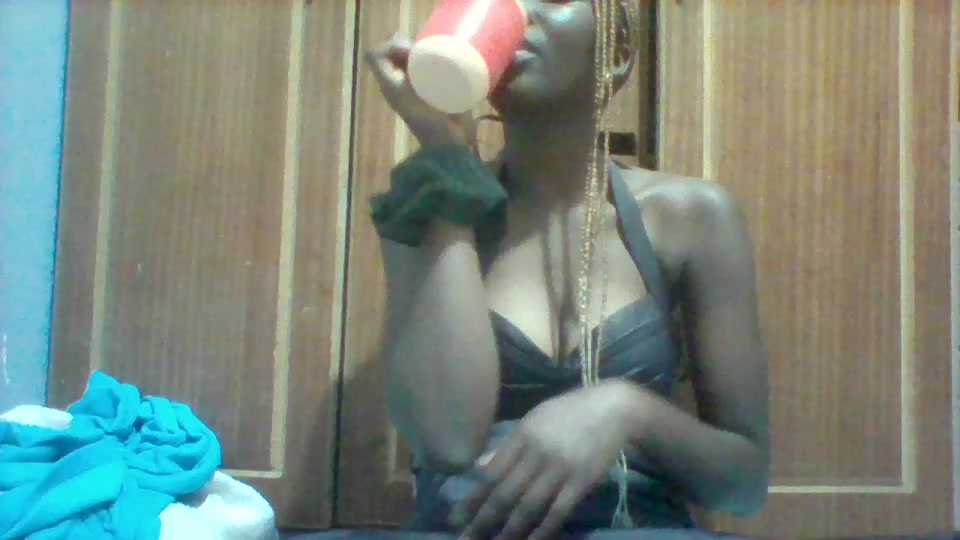 Shania_lover Live Cam Screenshot – 2025-09-11 05:35:42