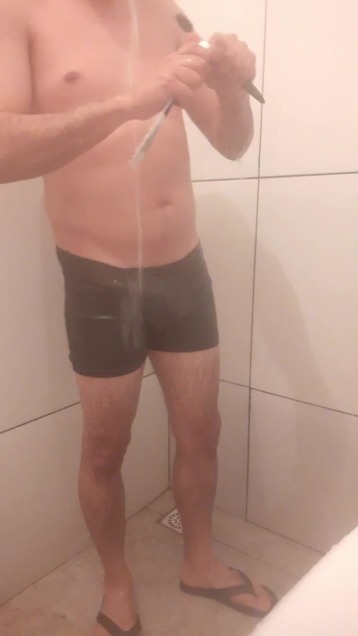Showermann Live Cam Screenshot – 2025-09-09 01:33:47