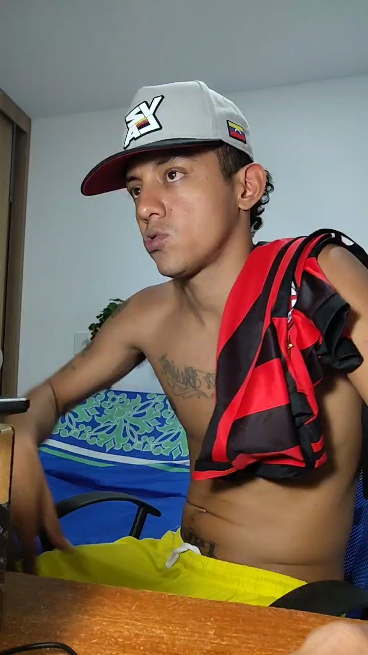Skinny23cm Live Cam Screenshot – 2025-08-05 22:28:36