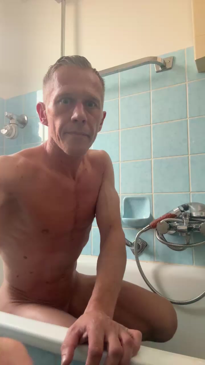 SlaveBoy2021 Live Cam Screenshot – 2025-08-14 17:44:17
