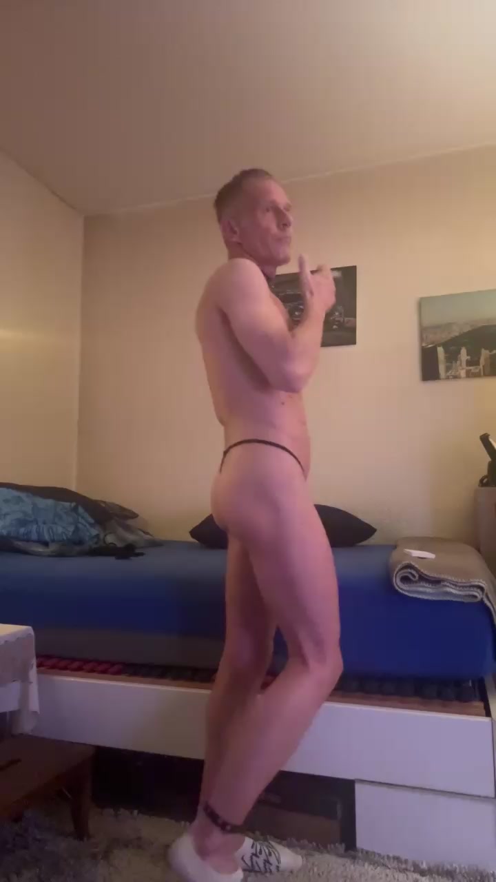 SlaveBoy2021 Live Cam Screenshot – 2025-08-14 20:07:45