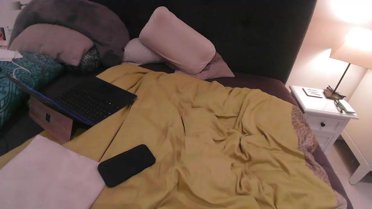 SlaveToTheRythm Live Cam Screenshot – 2025-08-06 20:13:33