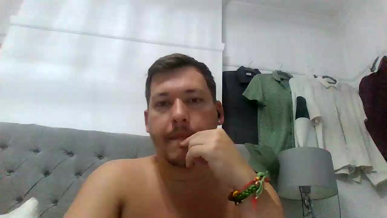 SmoothUK Live Cam Screenshot – 2025-08-17 23:27:47