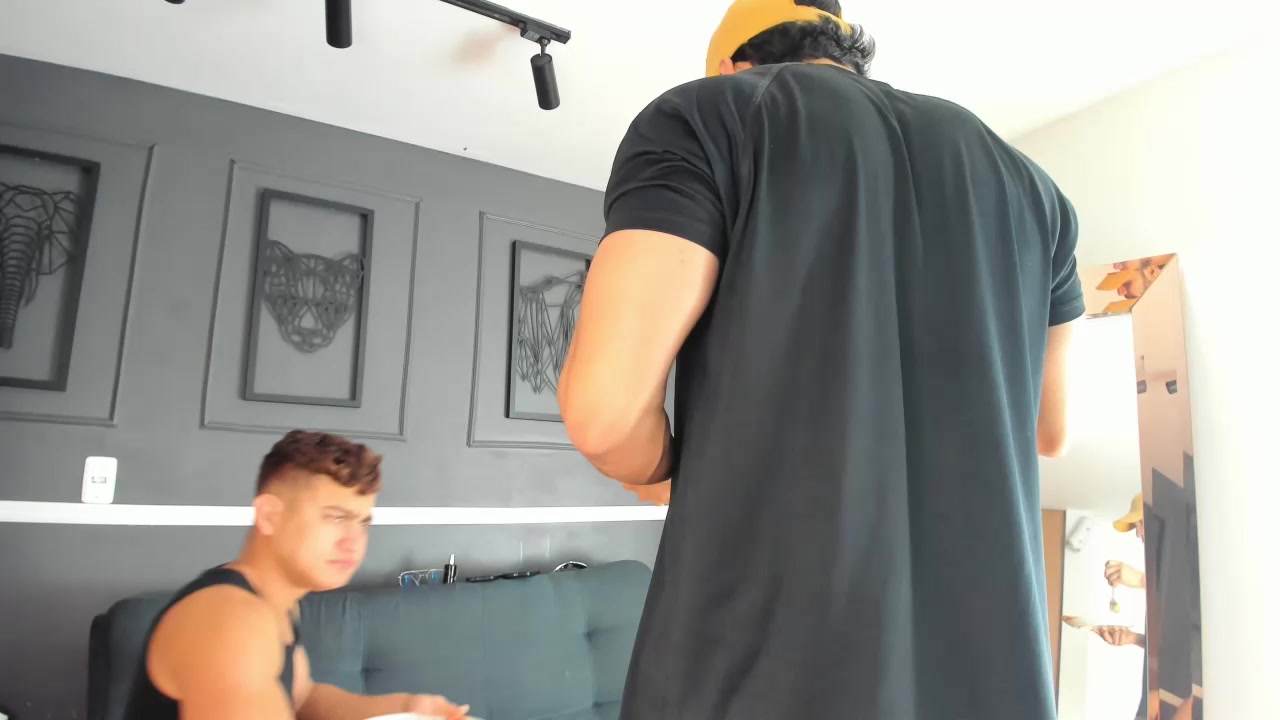 Studs_Hunk Live Cam Screenshot – 2025-08-04 14:08:38