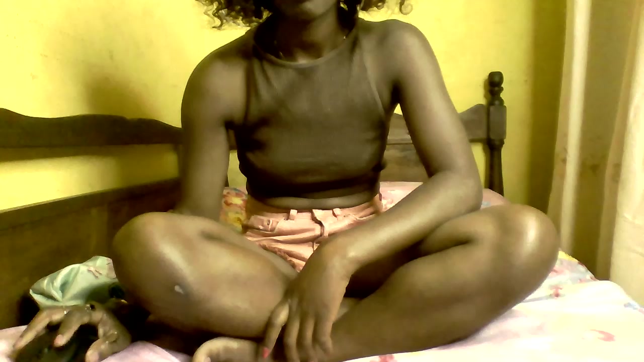 SuzyQueen Live Cam Screenshot – 2025-08-04 16:30:01