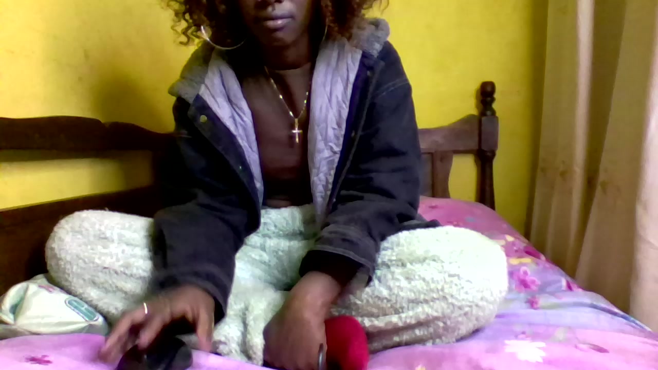 SuzyQueen Live Cam Screenshot – 2025-08-04 17:58:44