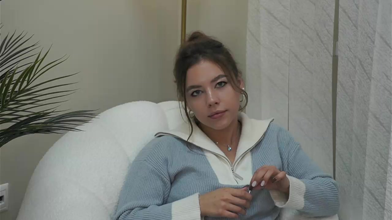 SylvieDalbeck Live Cam Screenshot – 2025-09-02 14:30:13