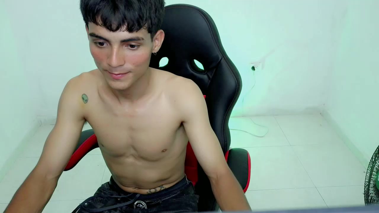 Thommy_cute Live Cam Screenshot – 2025-08-06 01:50:45