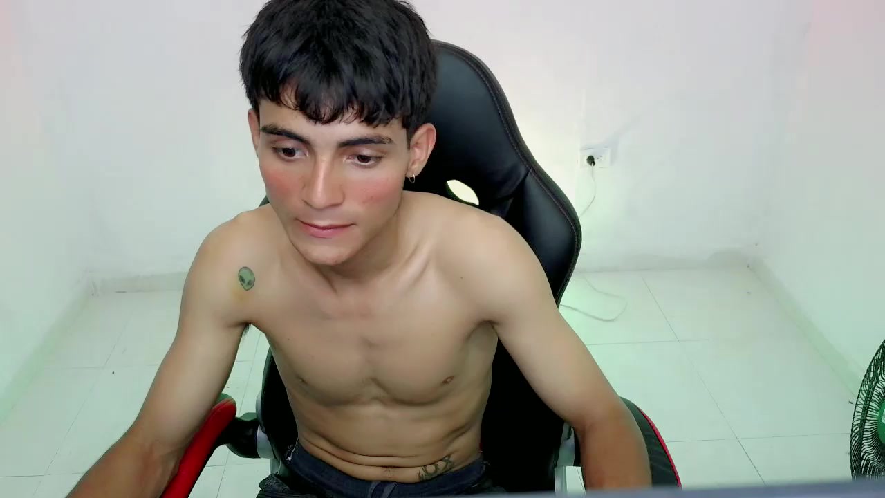 Thommy_cute Live Cam Screenshot – 2025-08-06 02:08:36