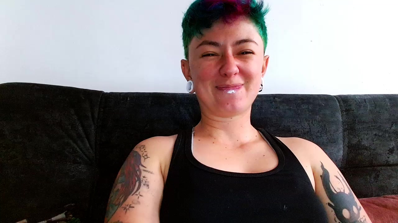 Tomboyblue Live Cam Screenshot – 2025-08-20 20:40:37