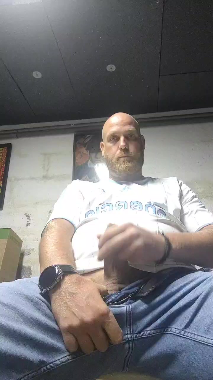 Tomtoyz Live Cam Screenshot – 2025-08-04 20:37:18