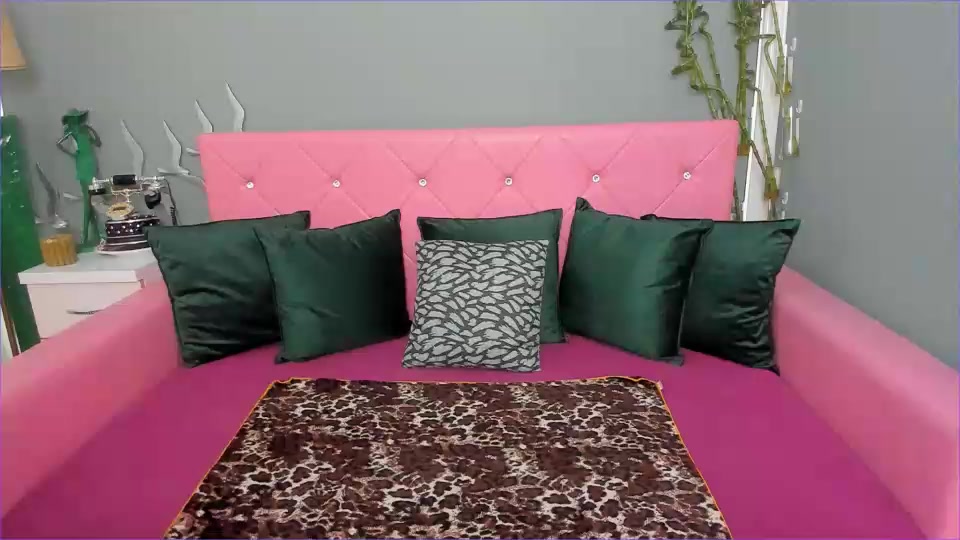 VickyDivinee Live Cam Screenshot – 2025-08-12 05:18:21