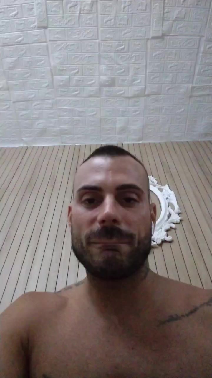 Viki84 Live Cam Screenshot – 2025-08-15 00:06:32