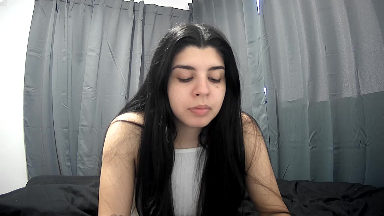 Violetazein Live Cam Screenshot – 2025-08-29 18:04:23