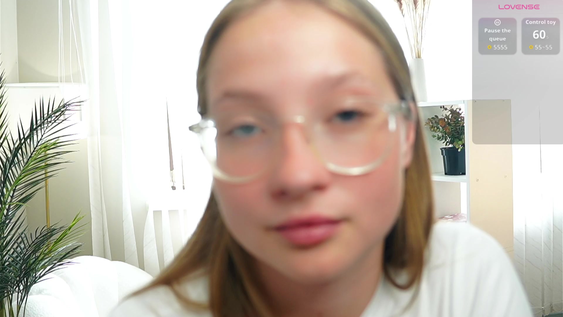WillenaMcneill Live Cam Screenshot – 2025-08-18 08:03:25