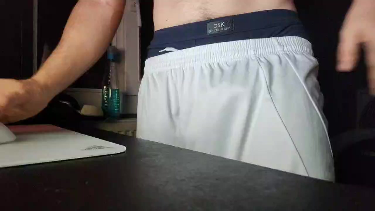 Wolfshadhot Live Cam Screenshot – 2025-09-01 08:28:18