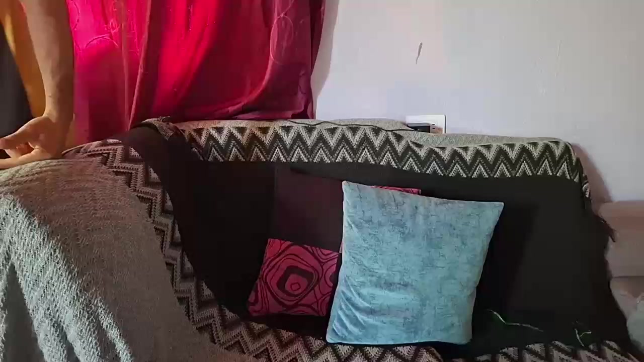 XDulcecaprichox Live Cam Screenshot – 2025-08-06 14:03:59