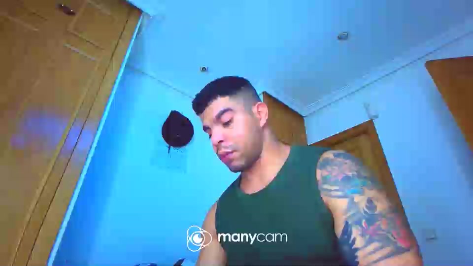 XXL22CMHOT Live Cam Screenshot – 2025-08-16 03:54:37