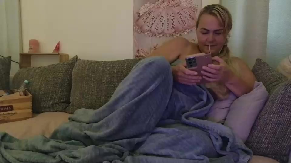 XXSquirtySamXX Live Cam Screenshot – 2025-08-06 18:23:30