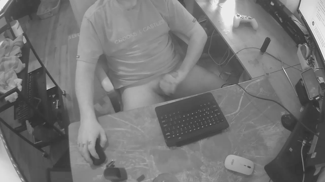 YANN_36 Live Cam Screenshot – 2025-08-04 14:31:58