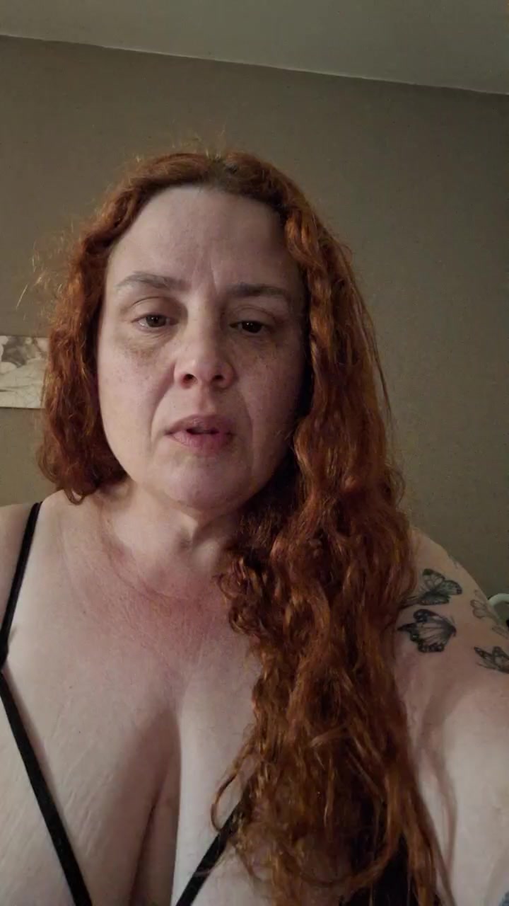 Yaya2065 Live Cam Screenshot – 2025-10-13 19:14:59