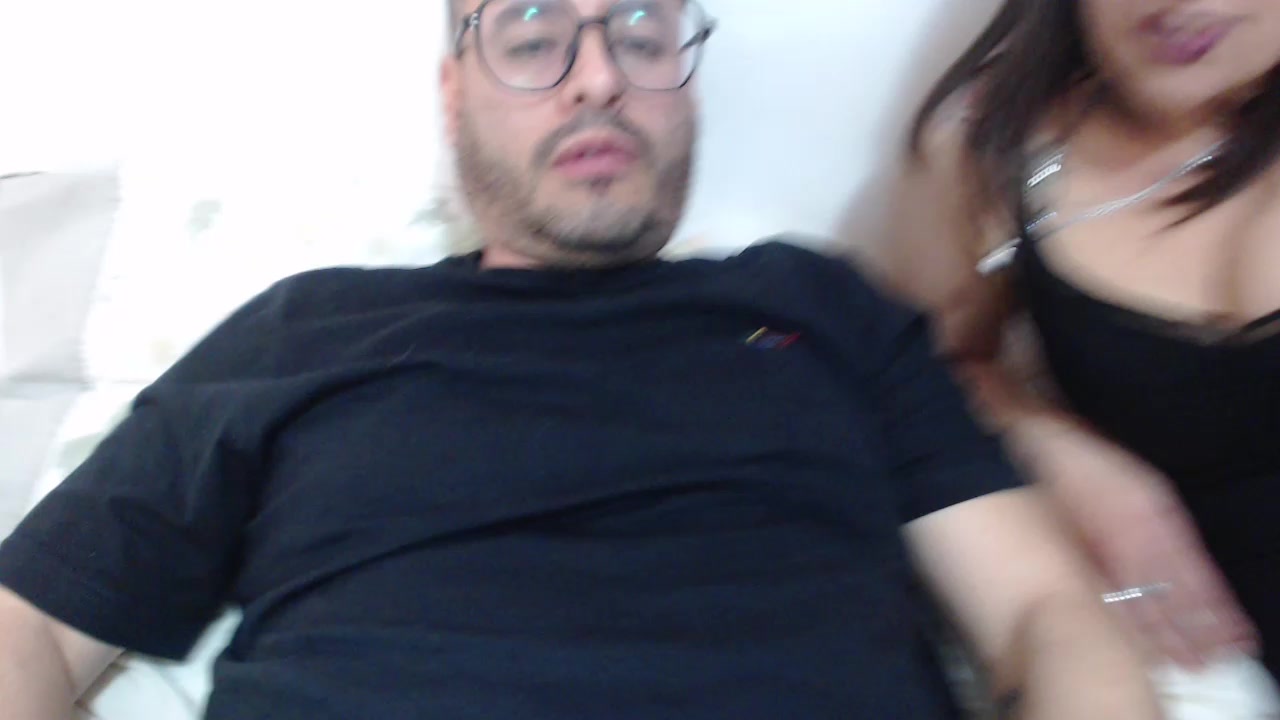 __RoseNoire__ Live Cam Screenshot – 2025-08-17 01:44:22