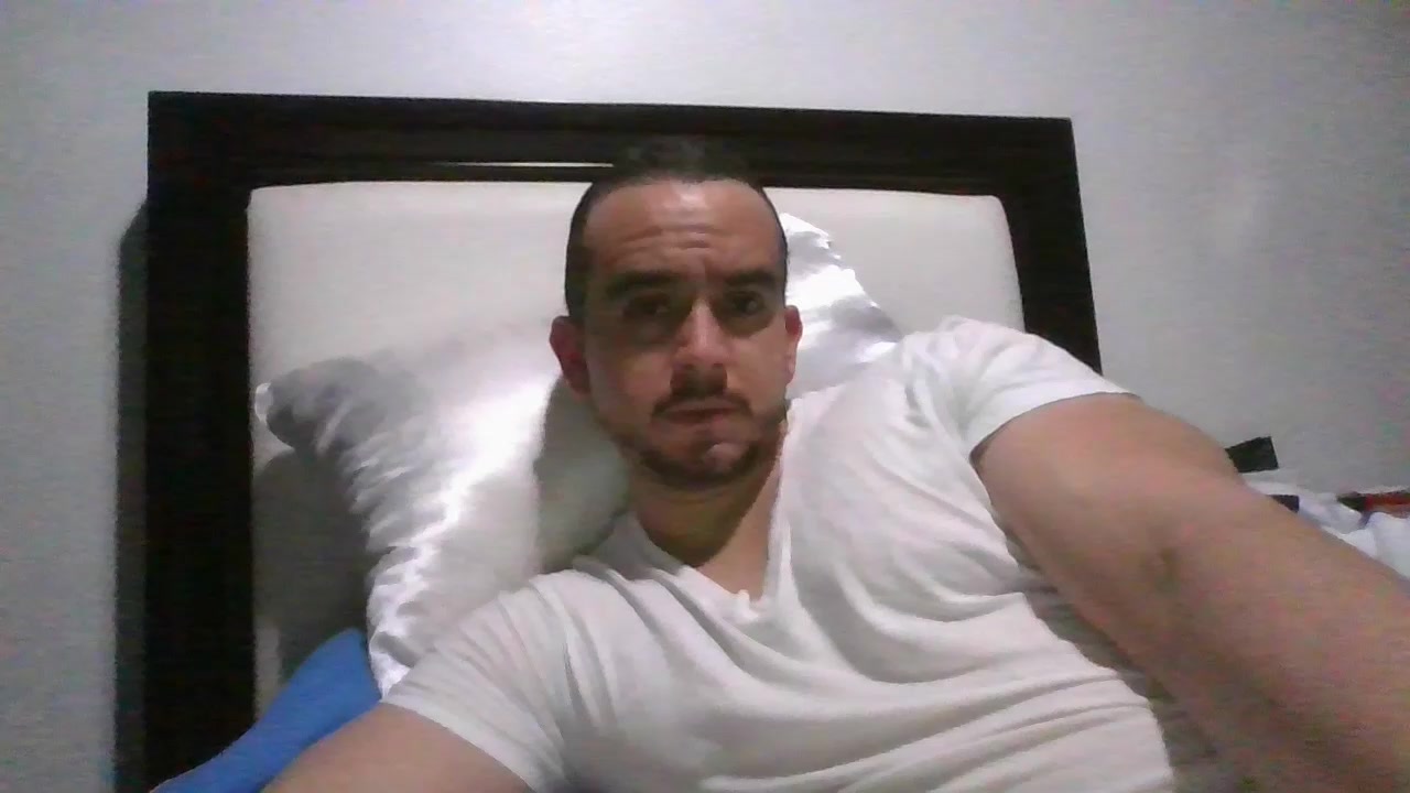 _brad_smit Live Cam Screenshot – 2025-08-23 00:19:31