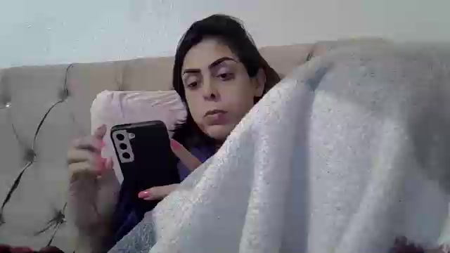 adrianamattos2 Live Cam Screenshot – 2025-09-02 23:52:16