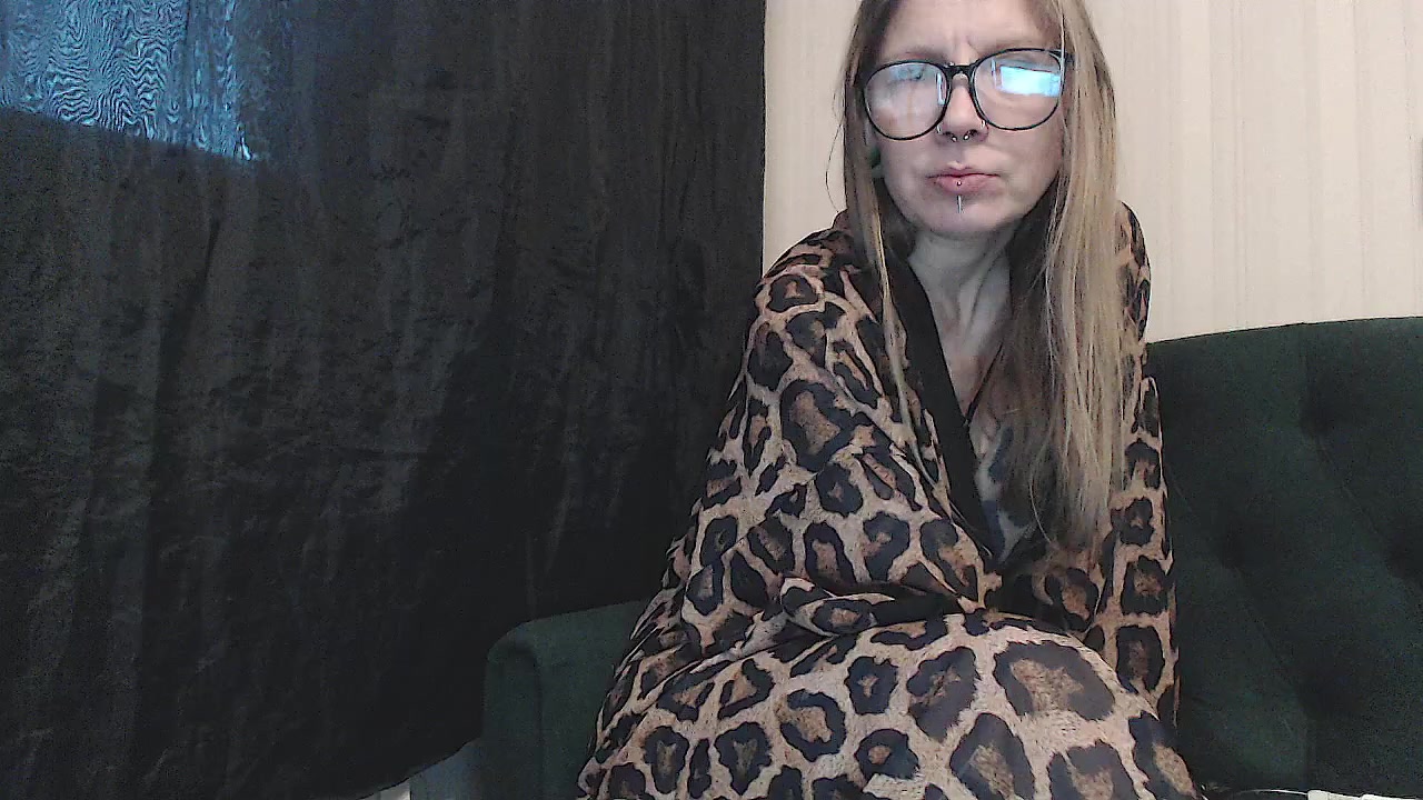 alexa_zaryanova Live Cam Screenshot – 2025-08-12 08:15:27