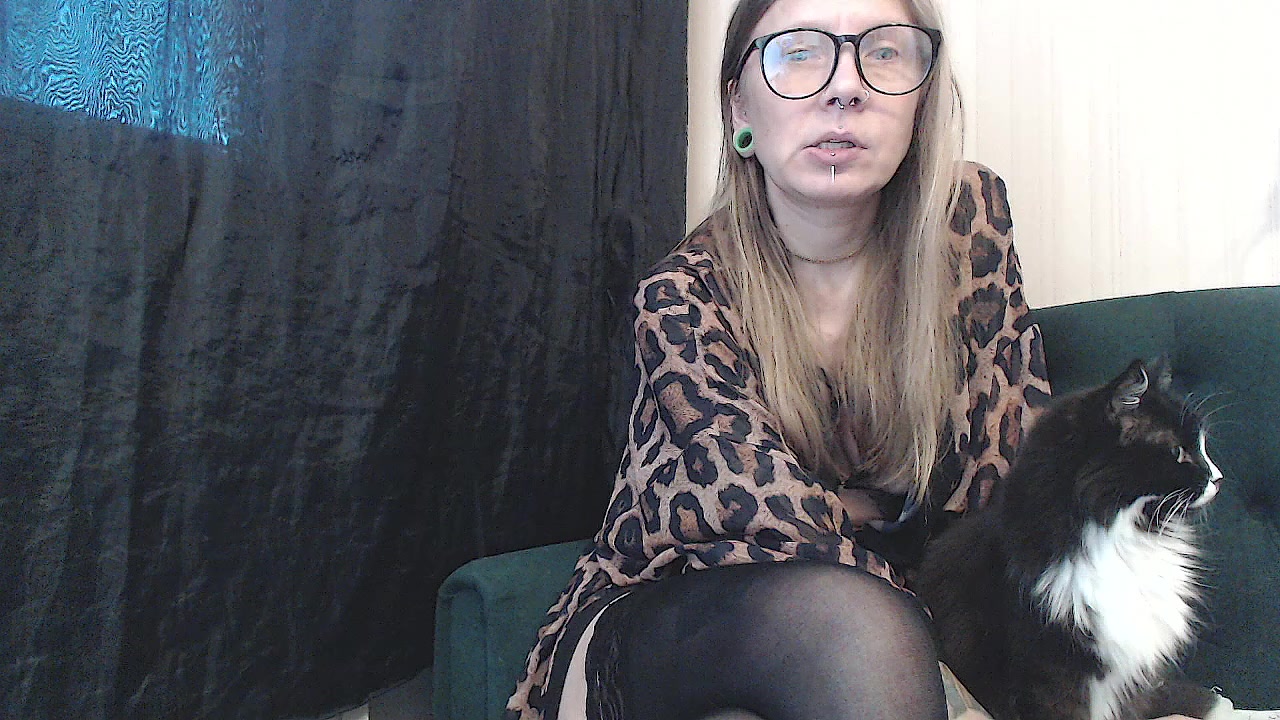 alexa_zaryanova Live Cam Screenshot – 2025-08-12 11:18:10
