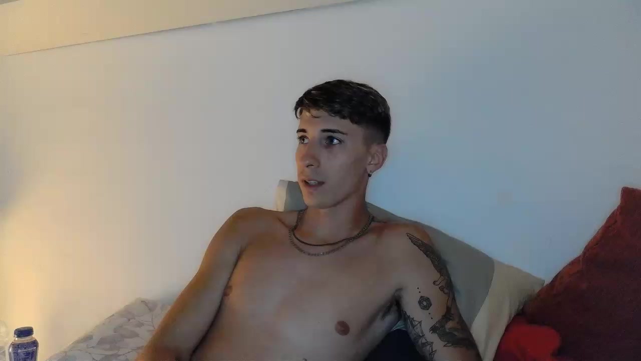 alexbg2_sexy Live Cam Screenshot – 2025-08-05 14:22:01