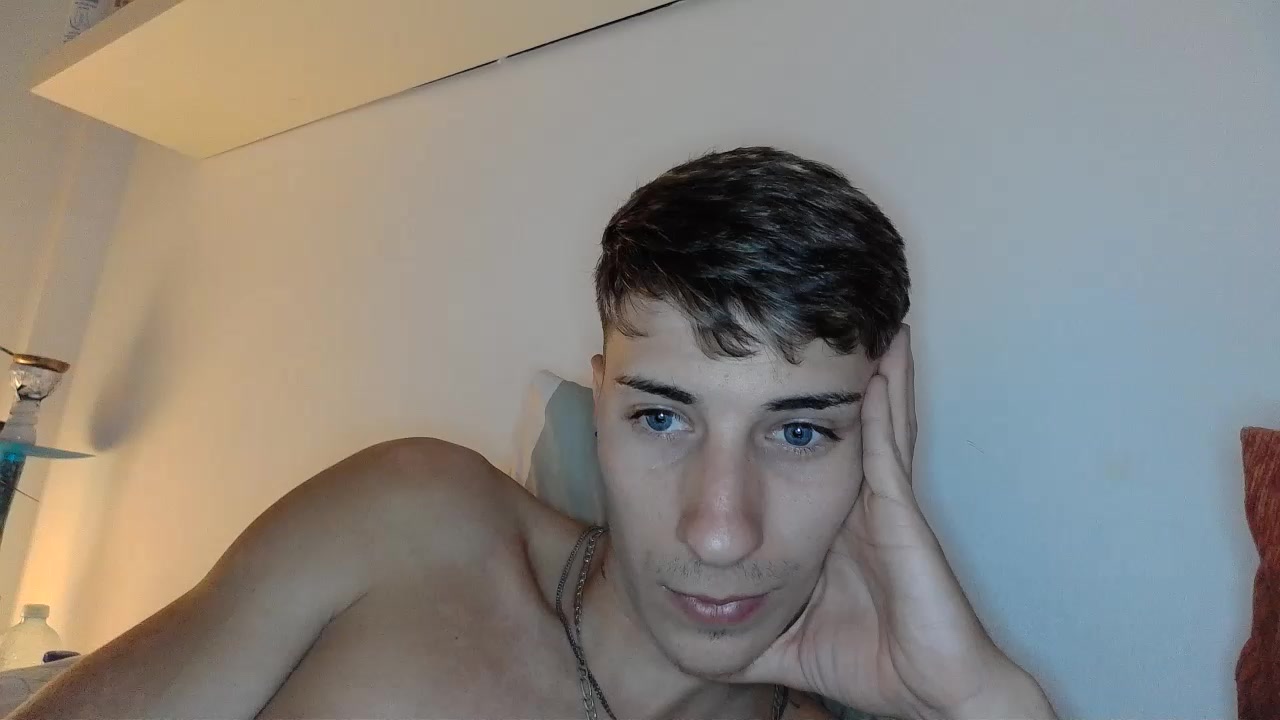 alexbg2_sexy Live Cam Screenshot – 2025-08-05 14:37:34