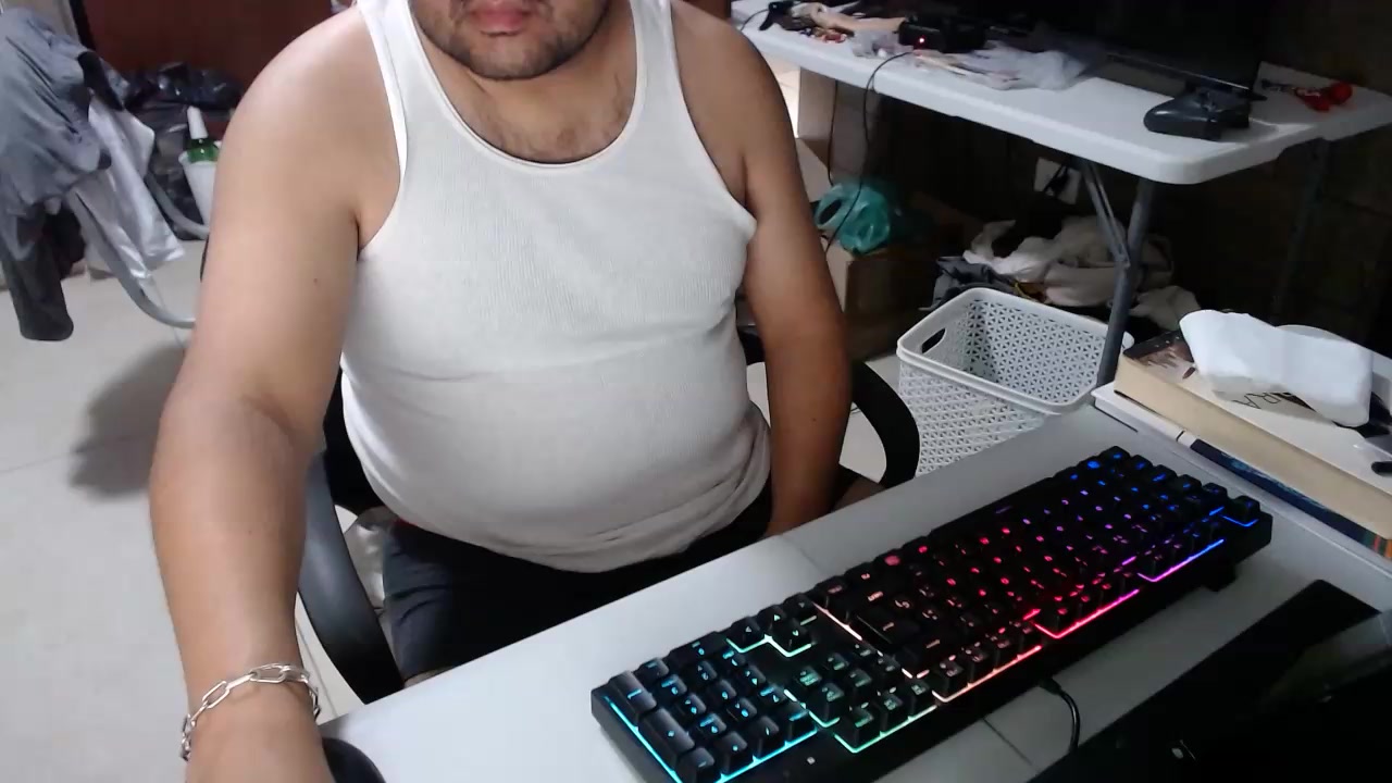 alextaker899 Live Cam Screenshot – 2025-09-04 04:00:48