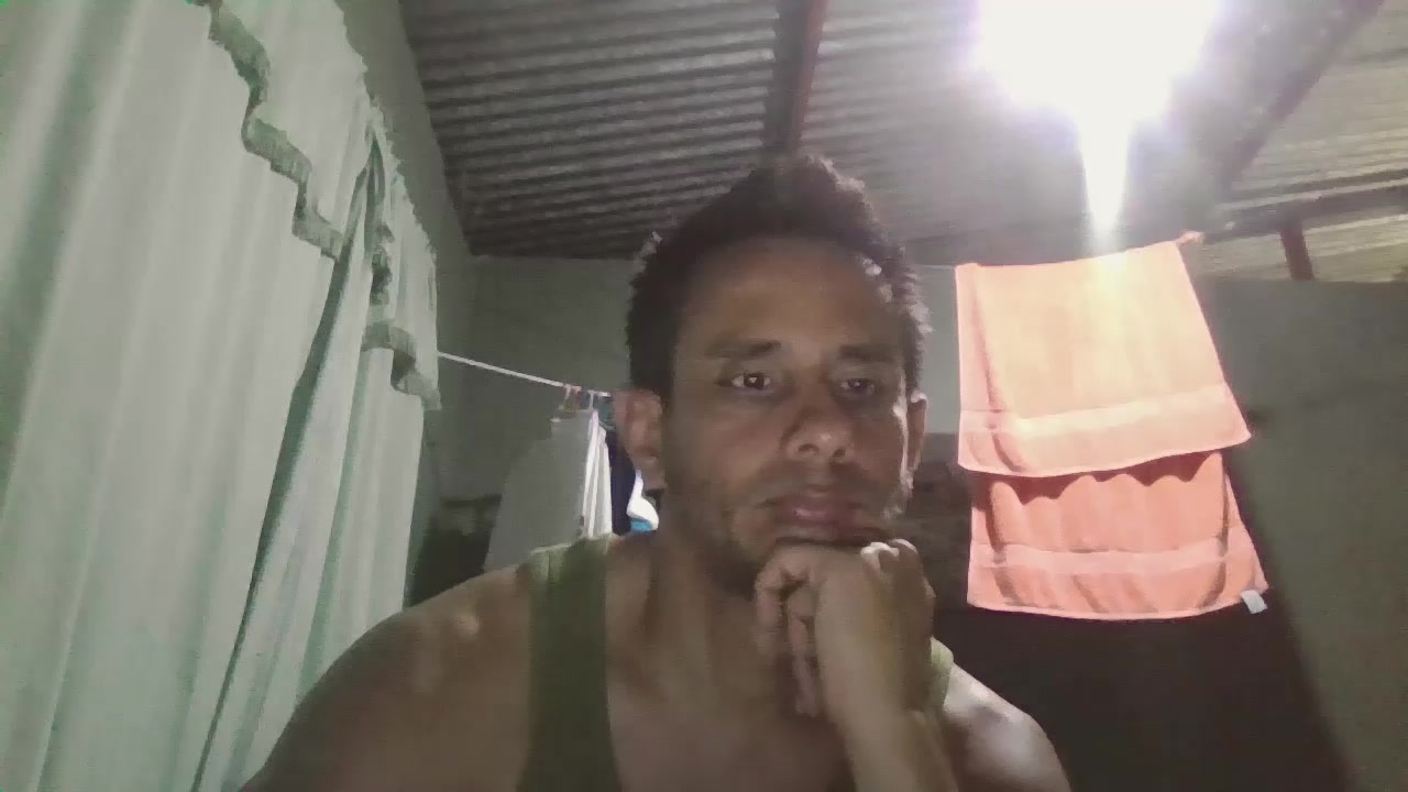 alextico1 Live Cam Screenshot – 2025-08-14 04:53:57